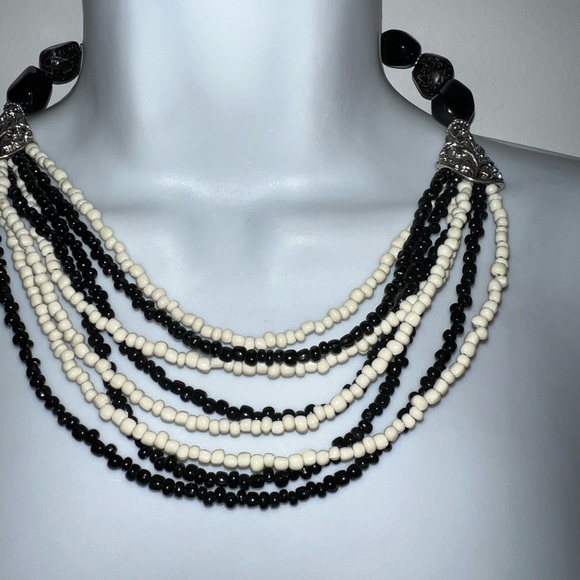 BEAUTIFUL BLACK AND CREAM COLORED BEADED MULTI STRANDED NECKLACE - Picture 2 of 8